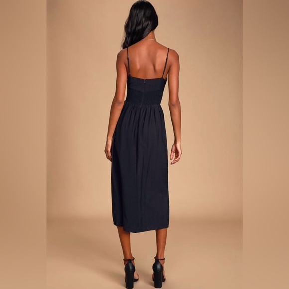 Elegant Black Midi Dress - Picture 3 of 7